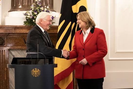 Federal President Frank-Walter Steinmeier and Bärbel Bas shaking hands at Bellevue Palace
